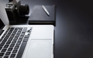 九游娱乐入口-德甲高压战术下球员冲刺频率与决策质量的平衡机制分析